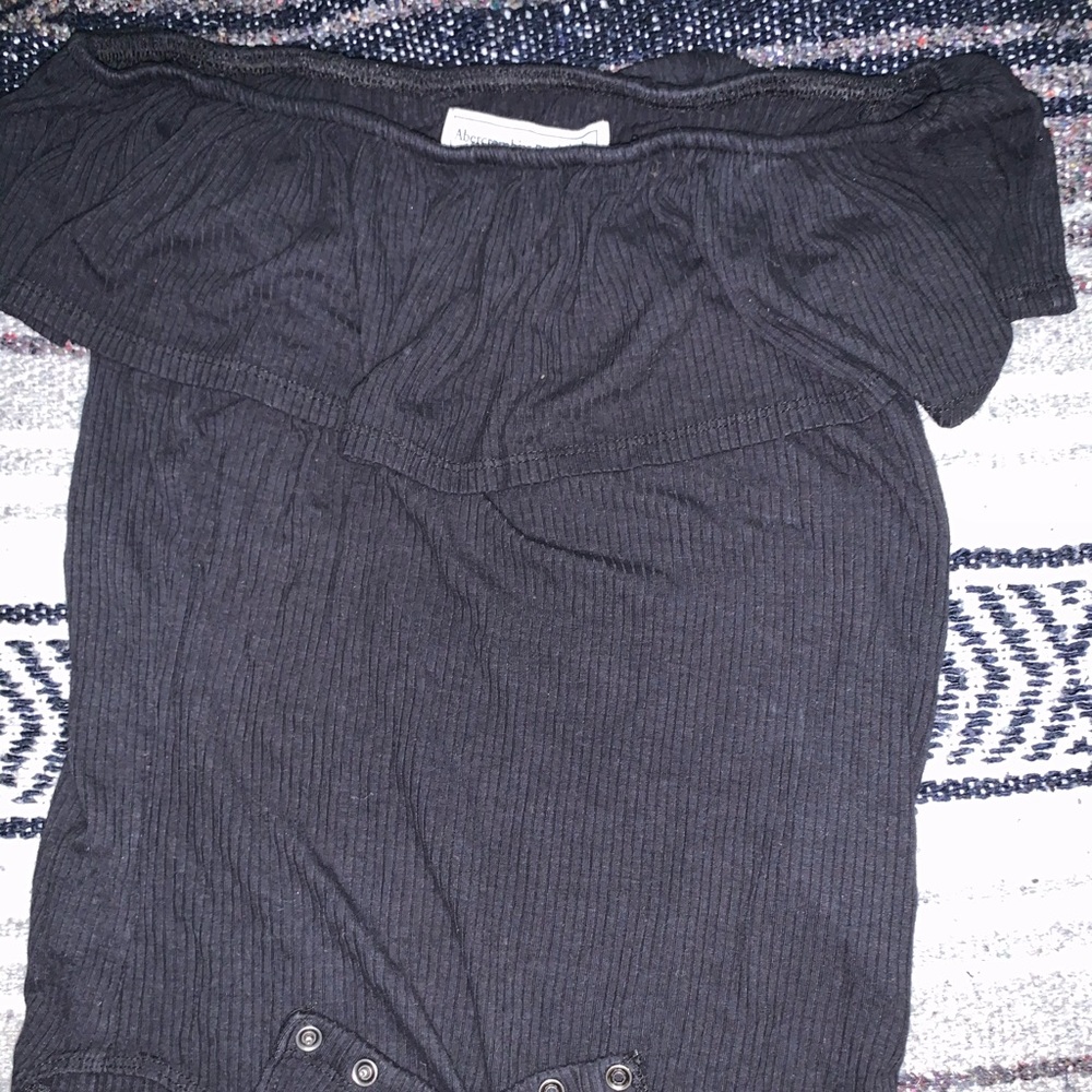 Black ribbed off the shoulder crop top